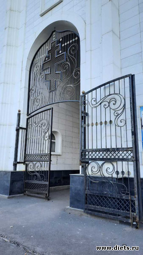 и снова пошла в храм, теперь уже через вход колокольни и потом внутрь, альбом: Храмы Астаны