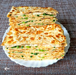 Лаваш в яйце с сыром и зеленым луком