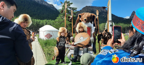 тоже что ли попозировать в малахае?, альбом: Отдых с внучей в Боровом 2024