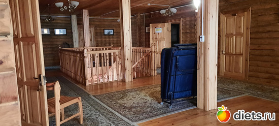 в холле отеля, альбом: Отдых с внучей в Боровом 2024