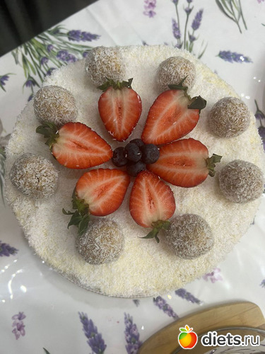 это торты уже с Ли дня рождения. сноха пекла 3 штуки, альбом: февраль/март 2024