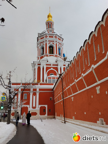 4 фото: У Донского монастыря