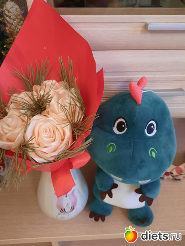 Дроша подружился с букетом Лики, альбом: 2025 ПРАЗДНИКИ