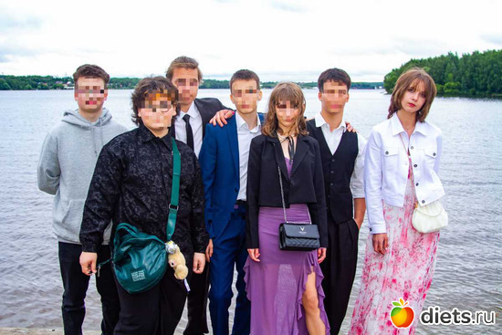 2 фото: 2025 выпускной