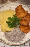 Куриные медальоны с грибным соусом