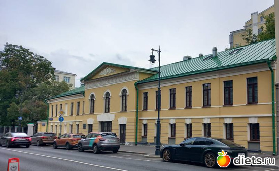 особняк графа Н. А. Шереметева (или дом Шереметевых), построенный в стиле ампир в первой трети XIX века и прославленный чтением поэмы «Полтава» Александром Пушкиным., альбом: МОЯ УЛИЦА