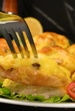 Сочные свиные отбивные с грибами и сыром в духовке